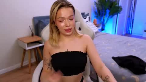 Ella online show from December 2025 05:24:01 AM