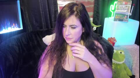 ELLE online show from February 2025 04:47:01 PM