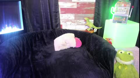 ELLE online show from February 2025 10:55:01 PM