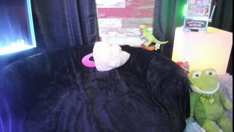 ELLE online show from March 2025 10:31:02 PM