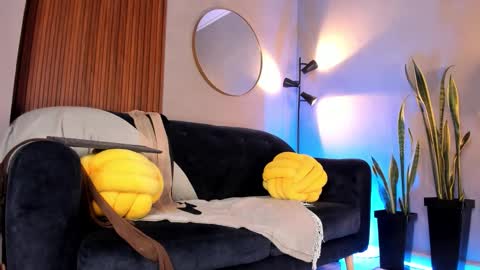 Elle online show from March 2026 10:13:02 PM