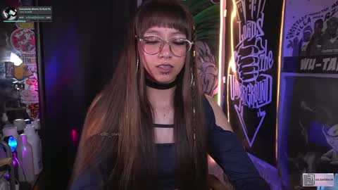 Snapshot of elle_uwu chatting on September 2025 05:02:02 PM follow me on instagram . online show from September 2025 05:02:02 PM