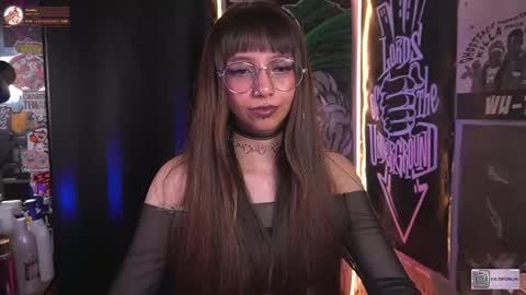 Snapshot of elle_uwu chatting on October 2025 07:36:02 PM follow me on instagram . online show from October 2025 07:36:02 PM