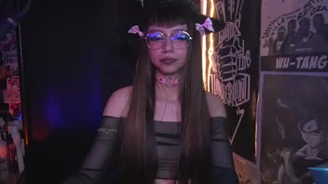 Snapshot of elle_uwu chatting on November 2025 12:38:02 AM follow me on instagram . online show from November 2025 12:38:02 AM