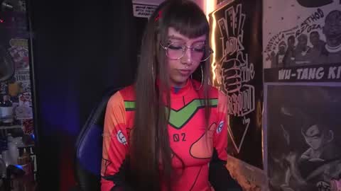 Snapshot of elle_uwu chatting on November 2025 04:10:02 PM follow me on instagram . online show from November 2025 04:10:02 PM