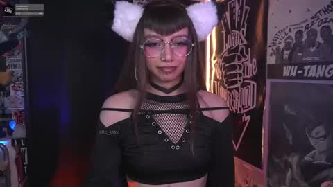 Snapshot of elle_uwu chatting on December 2025 03:51:01 PM follow me on instagram . online show from December 2025 03:51:01 PM