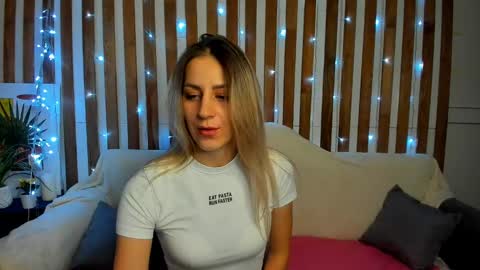 Snapshot of ellen_ross chatting on March 2025 07:21:02 AM Ellen online show from March 2025 07:21:02 AM