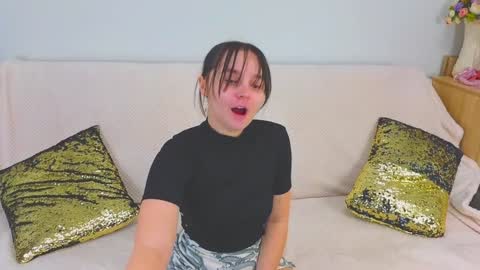 Snapshot of ellie_babyy chatting on December 2024 03:59:02 PM Ellie online show from December 2024 03:59:02 PM