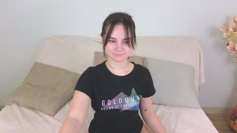 Snapshot of ellie_babyy chatting on January 2025 06:03:01 PM Ellie online show from January 2025 06:03:01 PM