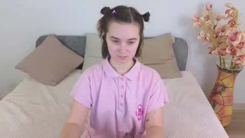 Snapshot of ellie_babyy chatting on February 2025 11:20:01 AM Ellie online show from February 2025 11:20:01 AM