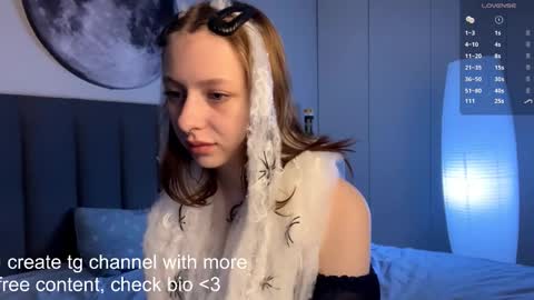 Snapshot of ellie_hollow chatting on October 2025 07:42:01 AM Ellie online show from October 2025 07:42:01 AM