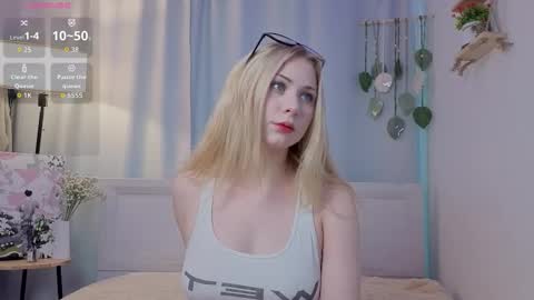 Snapshot of ellie_hollow chatting on January 2026 09:12:01 AM Ellie online show from January 2026 09:12:01 AM