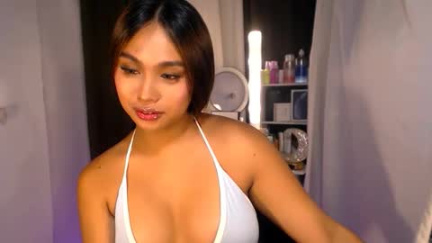 Snapshot of elliecummers chatting on May 2026 06:24:01 PM ellie online show from May 2026 06:24:01 PM
