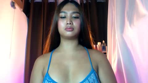Snapshot of elliecummers chatting on May 2026 06:04:01 PM ellie online show from May 2026 06:04:01 PM