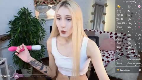 Snapshot of elliefrost chatting on February 2025 09:38:01 PM elliefrost online show from February 2025 09:38:01 PM