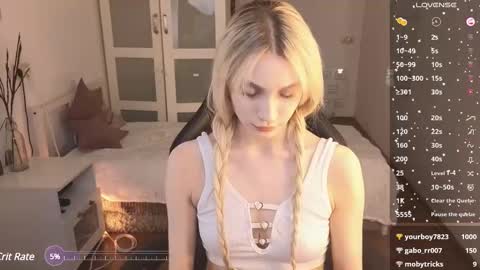 Snapshot of elliefrost chatting on February 2025 03:33:02 AM elliefrost online show from February 2025 03:33:02 AM