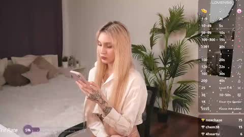 Snapshot of elliefrost chatting on February 2025 01:47:02 AM elliefrost online show from February 2025 01:47:02 AM