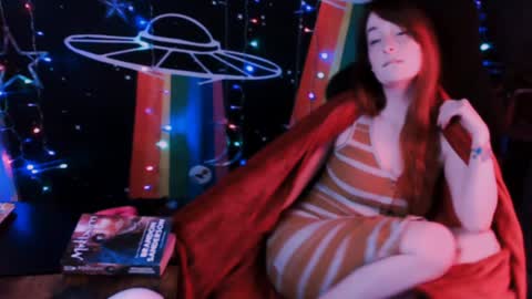 Snapshot of ellieobey chatting on December 2024 08:09:02 AM Ellie online show from December 2024 08:09:02 AM