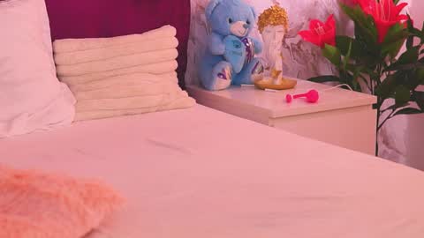 EllinaNuria online show from April 2026 07:45:01 AM