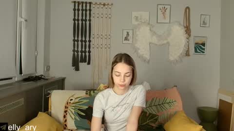 elly_ary online show from November 2025 09:18:01 PM