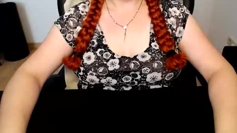 Snapshot of elly_petite chatting on July 2026 06:19:02 AM Elly online show from July 2026 06:19:02 AM