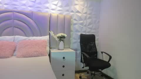Snapshot of ellye_evans_ chatting on July 2026 11:16:01 AM Ellye online show from July 2026 11:16:01 AM