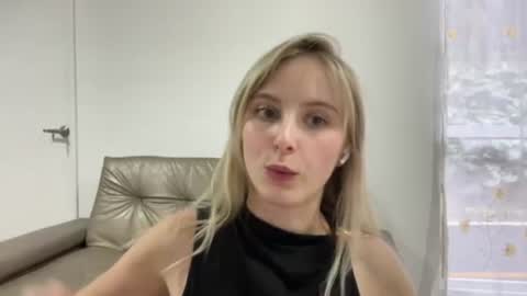 ellykeyofficial online show from April 2026 07:38:02 PM