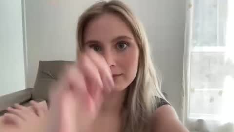 ellykeyofficial online show from April 2026 03:53:01 PM