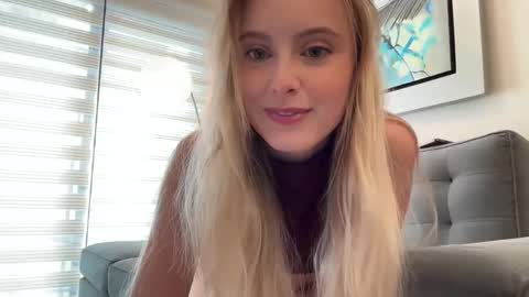 ellykeyofficial online show from May 2026 08:04:02 PM