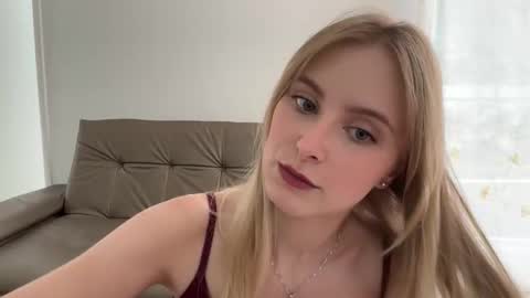 ellykeyofficial online show from May 2026 03:51:02 PM
