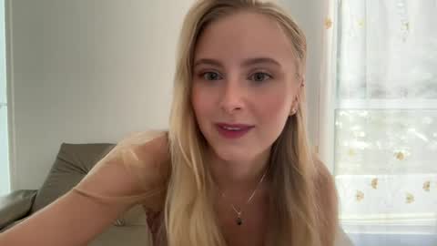 ellykeyofficial online show from August 2026 04:38:02 PM