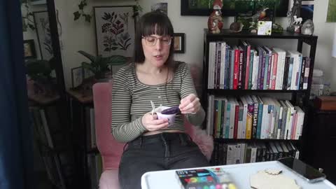 Elly Naomi online show from February 2026 04:10:02 PM