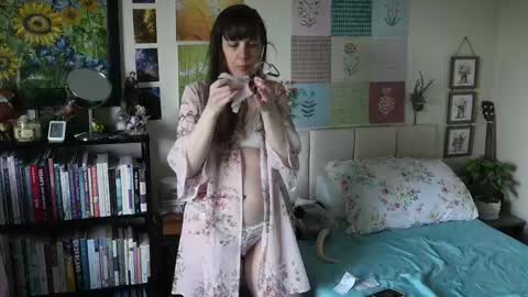Elly Naomi online show from May 2026 05:07:02 PM