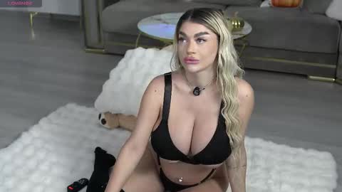 Elly online show from October 2025 05:02:02 PM