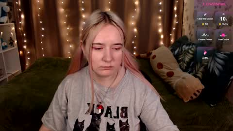 Snapshot of elovinora chatting on January 2025 11:01:02 PM Ela give me a thumbs up if you like it and this is important for the development of the account online show from January 2025 11:01:02 PM