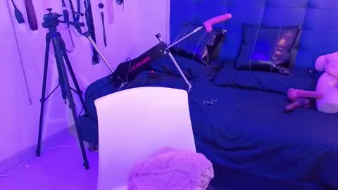 elowen_halley1 online show from October 2025 07:11:01 PM
