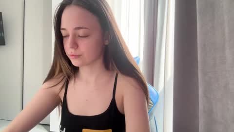 Snapshot of elowynx chatting on April 2026 09:02:01 AM Milana online show from April 2026 09:02:01 AM