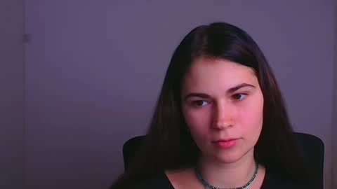 Elsa online show from December 2024 07:54:01 PM