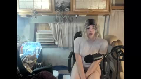 elvymay online show from October 2025 01:35:01 AM