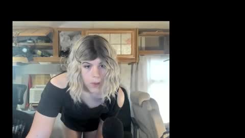 elvymay online show from October 2025 10:26:02 PM