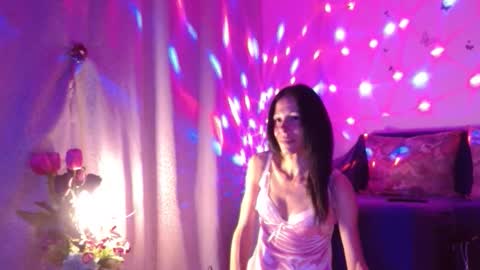 Elisa online show from September 2025 07:39:02 PM