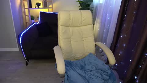 Call me Elis online show from January 2025 12:25:02 PM