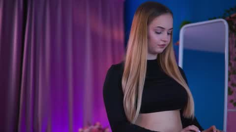 Elyssa online show from April 2026 06:35:01 PM