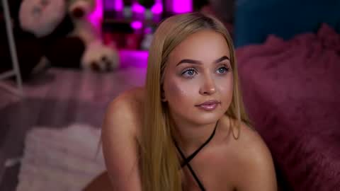 Snapshot of elyssawetxx chatting on May 2026 06:57:02 PM Elyssa online show from May 2026 06:57:02 PM
