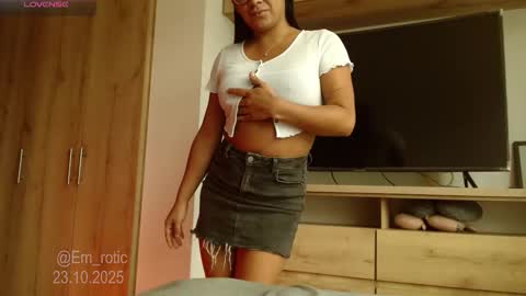 Emilia  online show from October 2025 08:51:02 PM