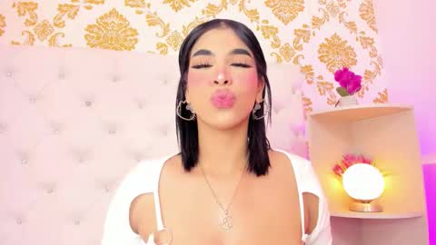 Snapshot of ema_lambert chatting on October 2025 03:24:02 PM Ema Lambert online show from October 2025 03:24:02 PM