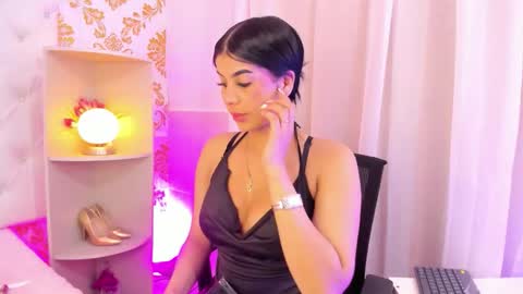 Snapshot of ema_lambert chatting on November 2025 11:58:01 PM Ema Lambert online show from November 2025 11:58:01 PM