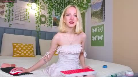 Snapshot of emacalim_ chatting on October 2025 12:04:02 PM Emma online show from October 2025 12:04:02 PM