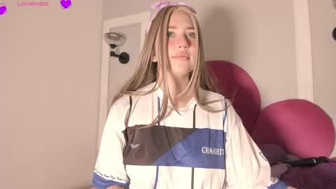 Ana  online show from December 2024 11:18:02 PM