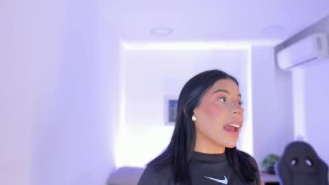 emelie_89 online show from September 2025 11:43:02 AM